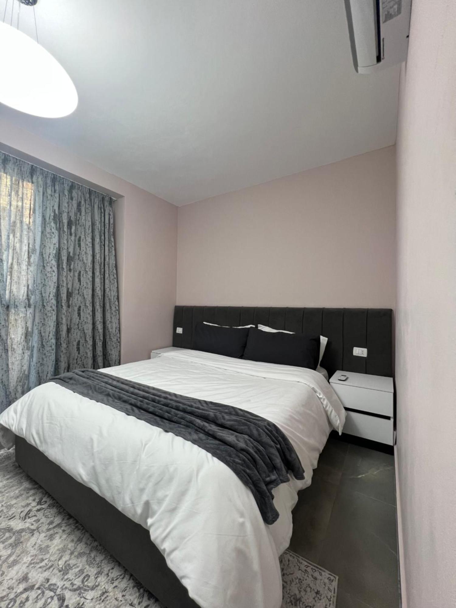 Appartamento Cozyapartmens Tirana Esterno foto